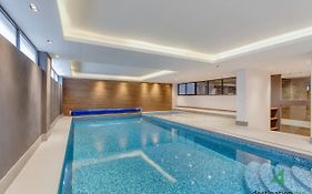 Cozy Apartment With Private Balcony, Pool, And Gym - Kansas 511